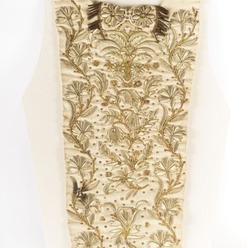 Ingelő a bánáti viseletben