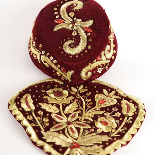 Díszes bánáti hímzett főkötő